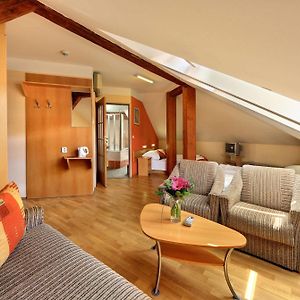 Classic Quadruple Room